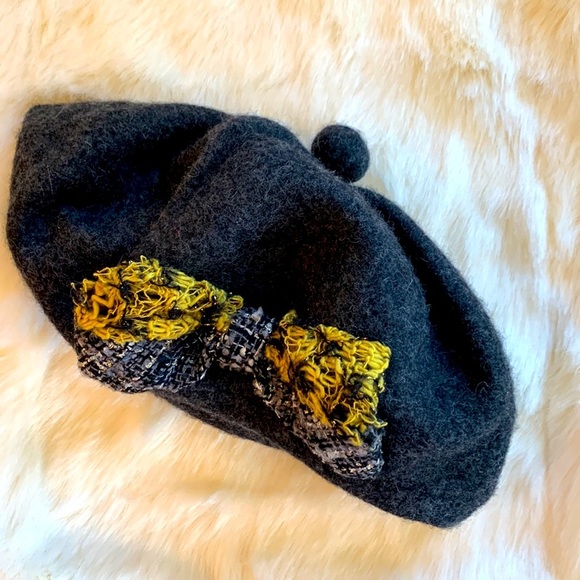 Anthropologie gray beret w bow - Picture 2 of 11